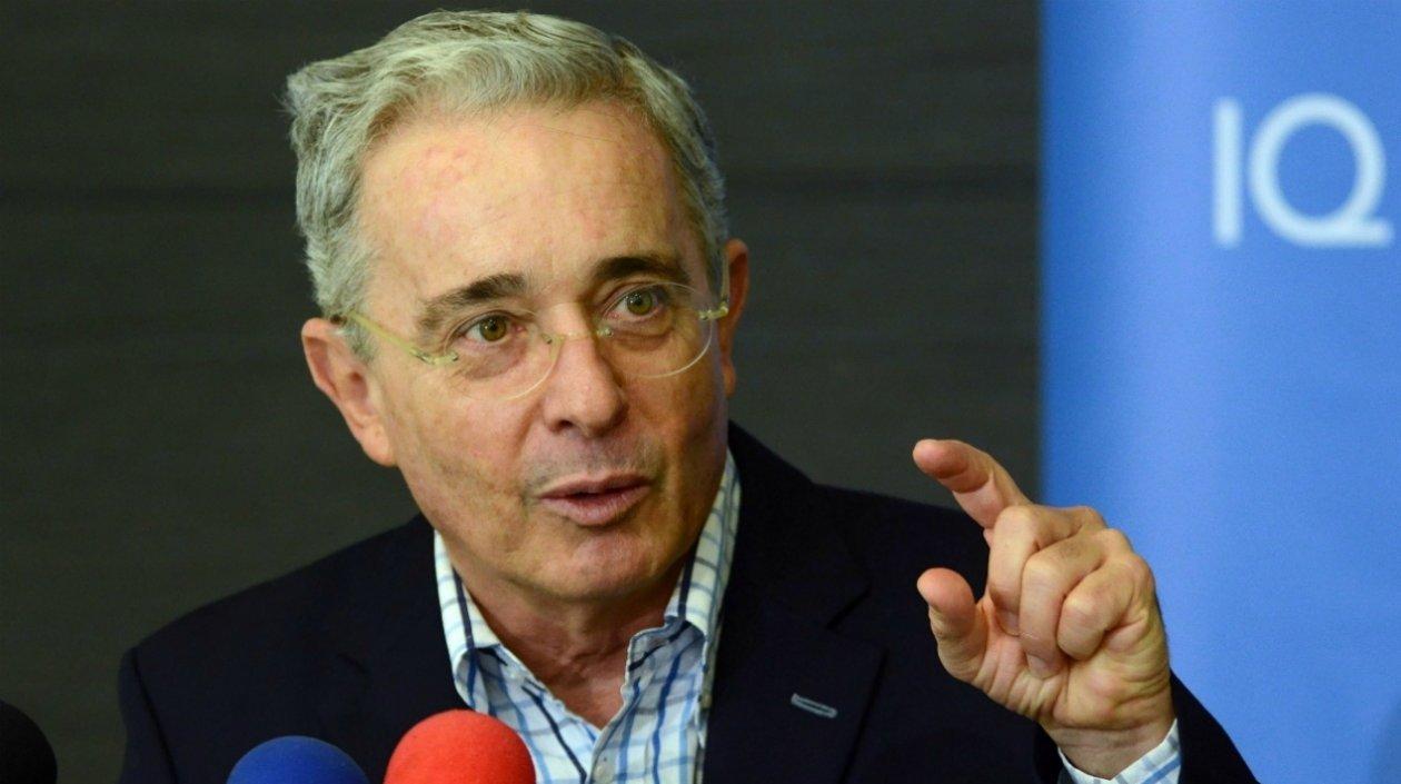 Álvaro Uribe Vélez.