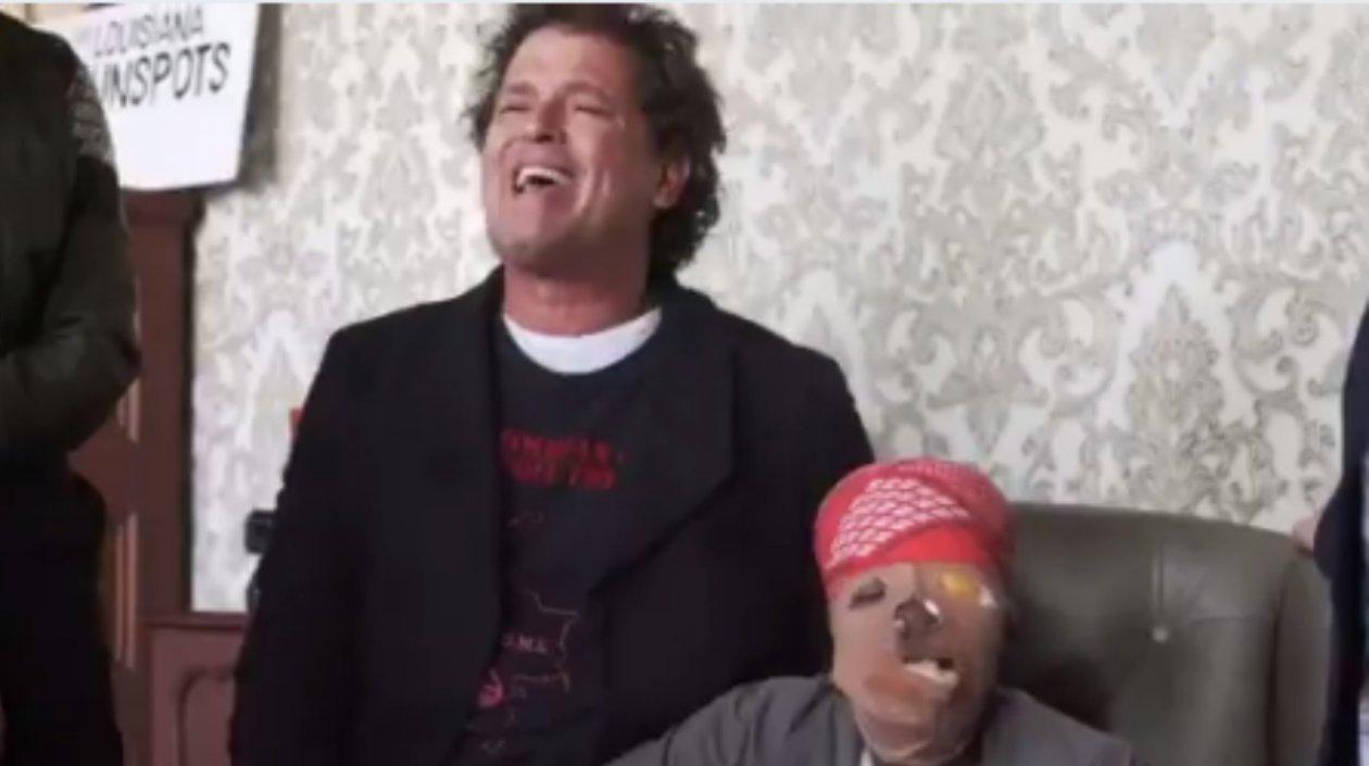 Carlos Vives compartió con a Consuelo Córdoba, una mujer que en 2001 fue quemada por su esposo con ácido sulfúrico.