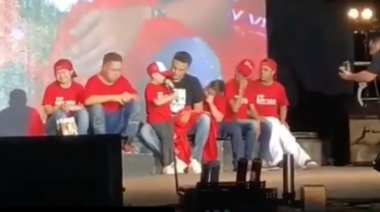 Camila junto a Silvestre Dangond.