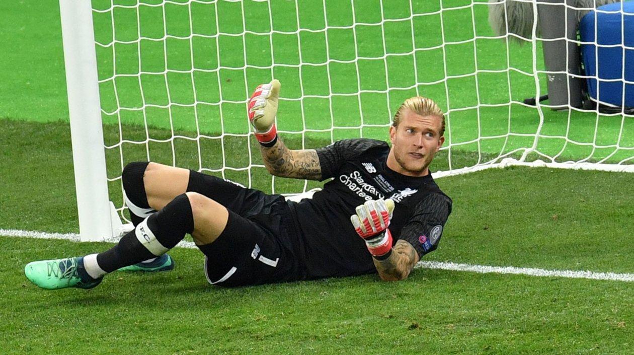 Karios reclama tras la falta de Ramos. 