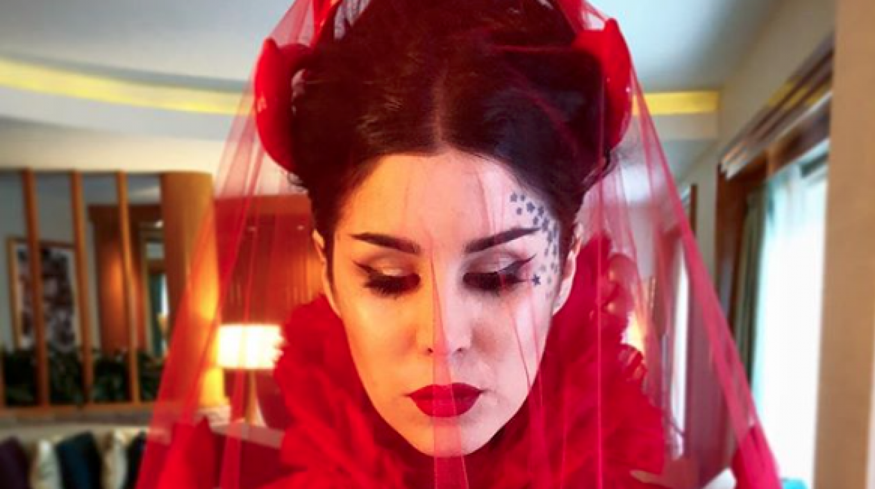 La artista del tatuaje Kat Von D del reality L.A. Ink. 