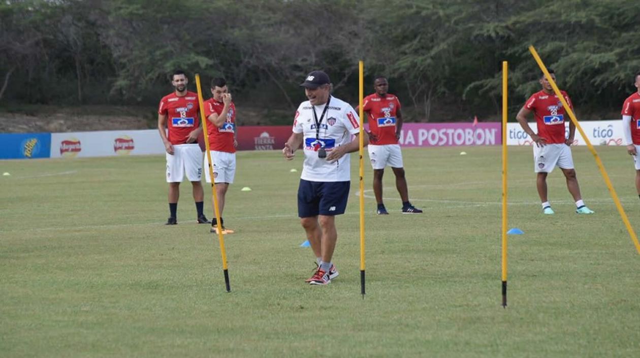 El preparador físico de Junior, Jorge Franco