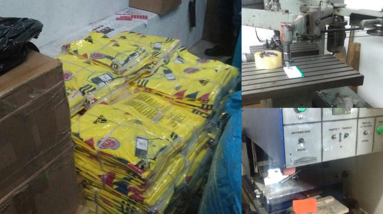 Camisetas y máquinas incautadas. 