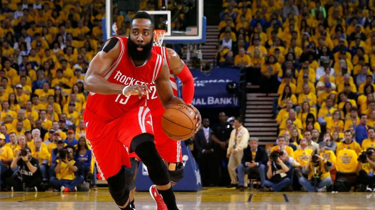 James HArden, basquetbolista de los Rockets. 