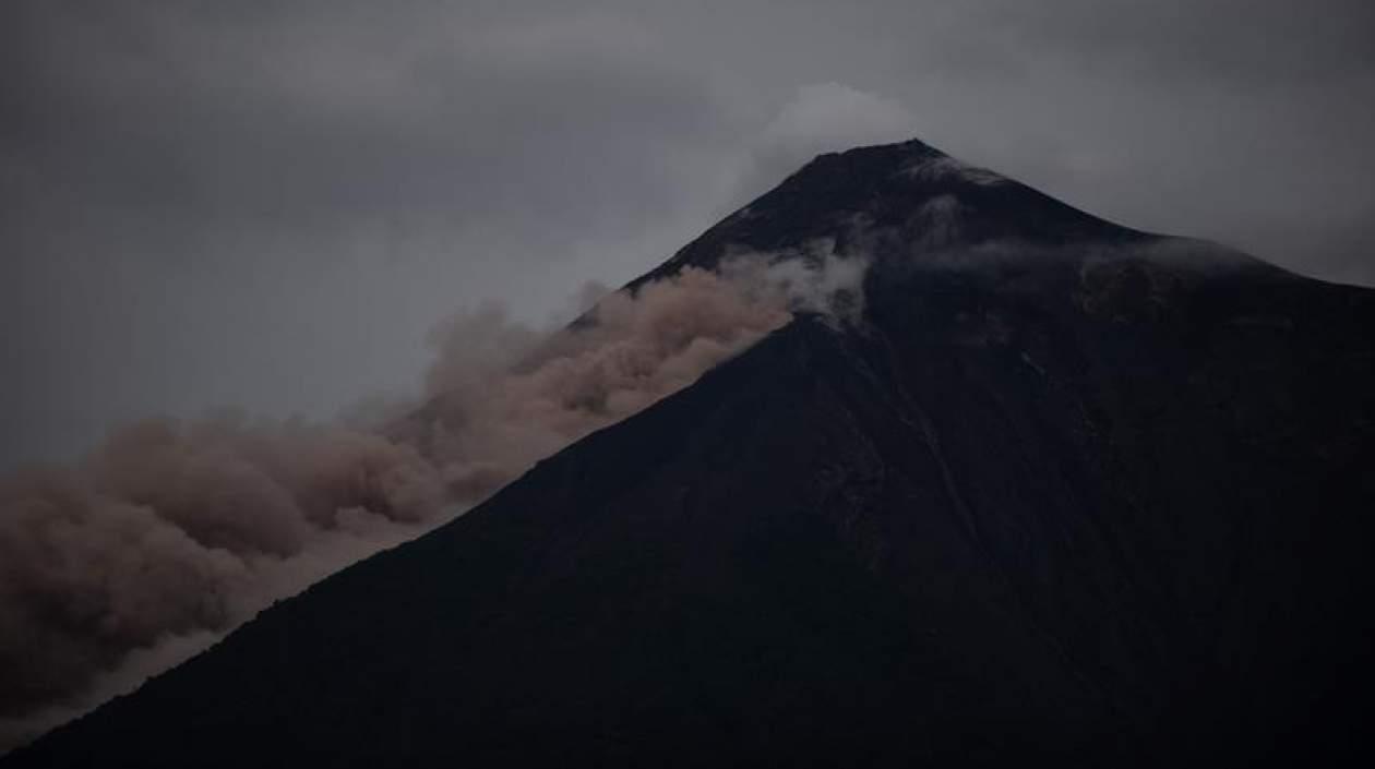 Así se ve la nube ardiente del volcán. 