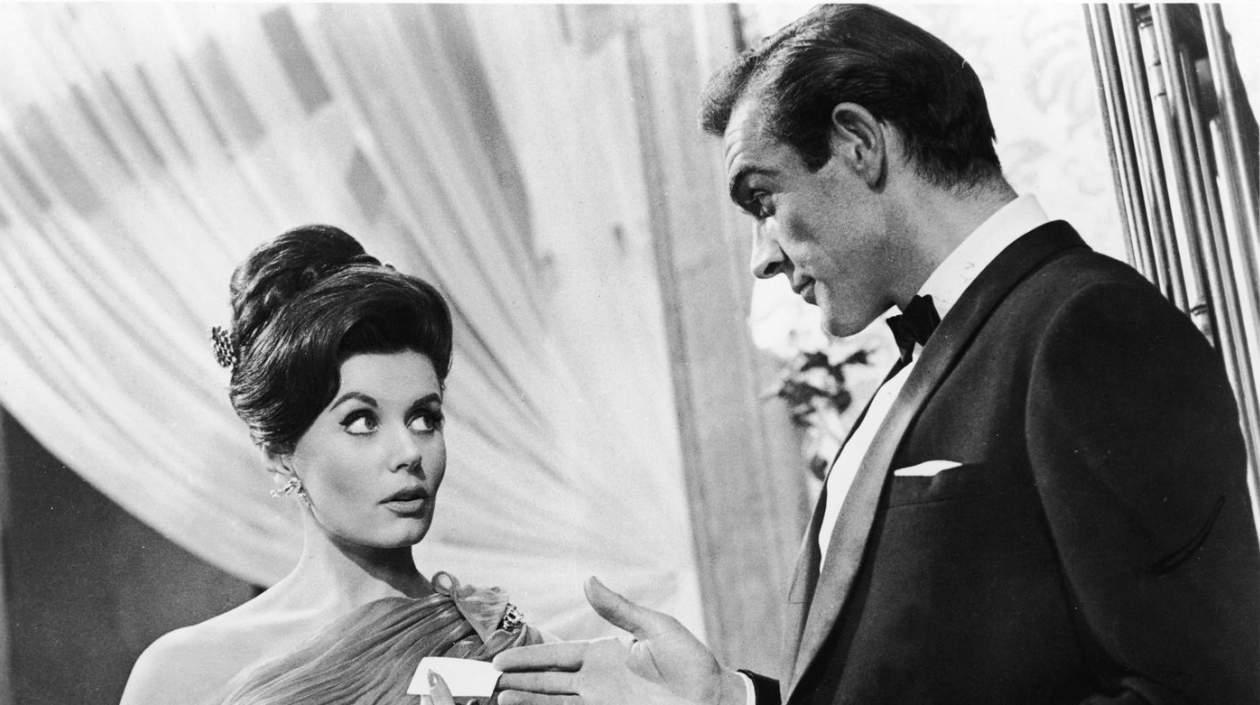 Eunice Gayson y Sean Connery. 
