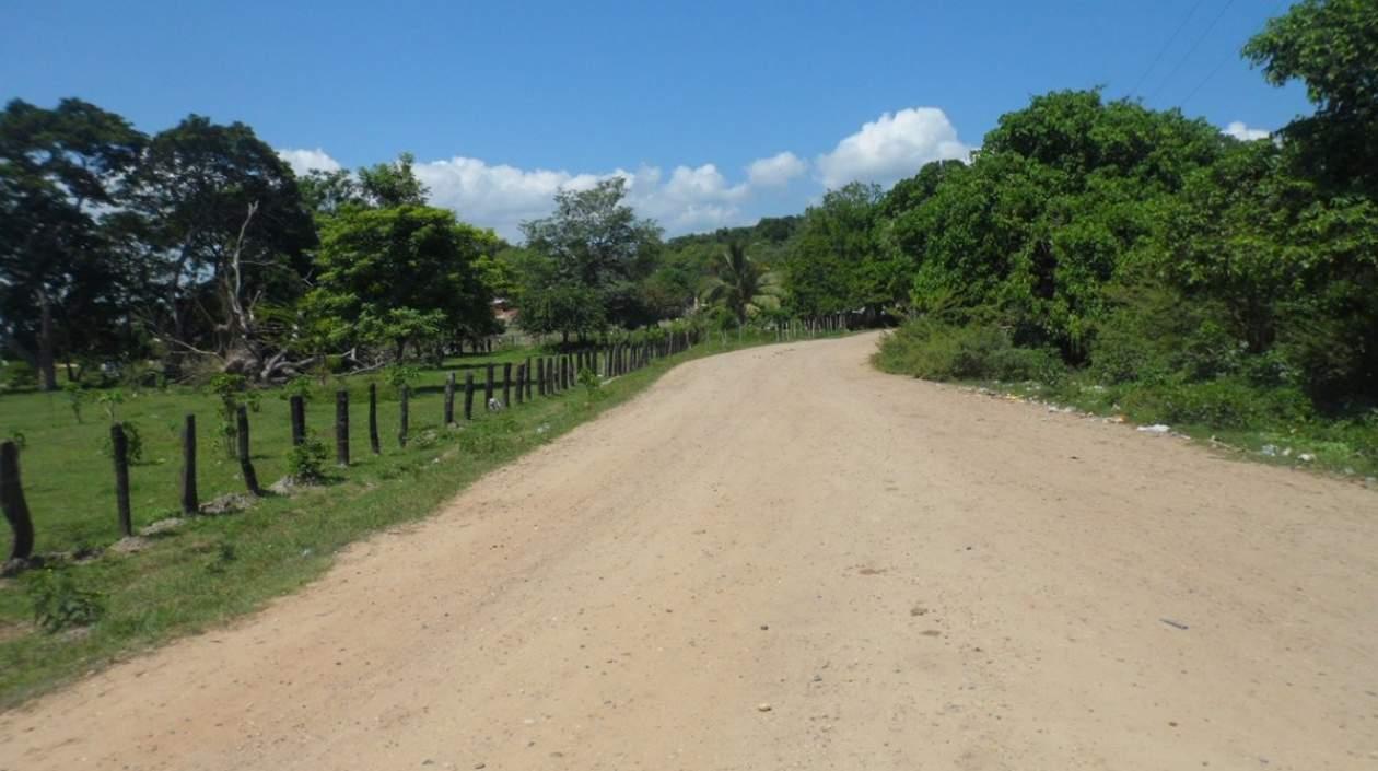En una trocha como esta fue hallado el cadáver de un hombre, en zona rural del municipio de Juan de Acosta.