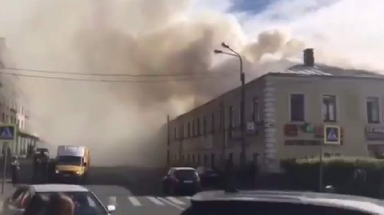  El incendio ocurrió en el centro comercial "Ménshikov Hall".