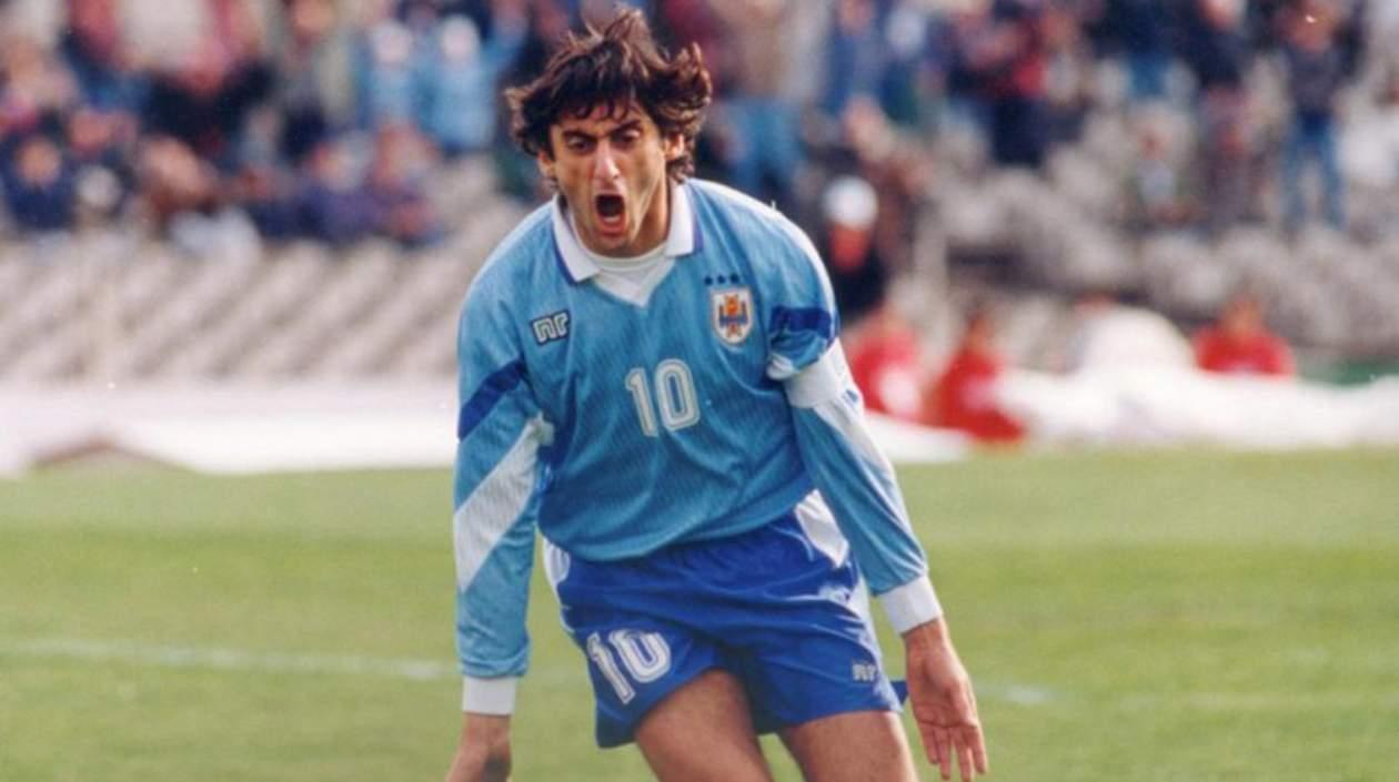 Enzo Francescoli en los años en que fue jugador de Urugay.