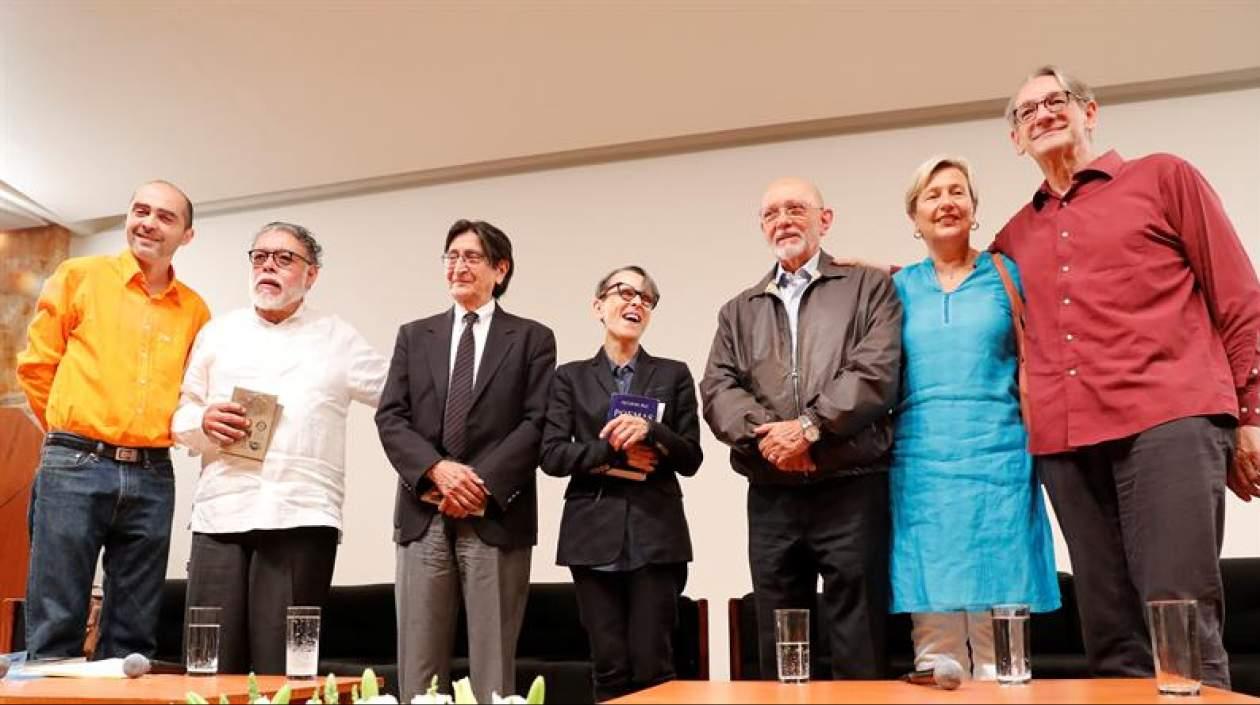 El escritor Geney Beltran, el escritor Ricardo Yáñez, los poetas Sergio Mondragón y Pura López Colomé, arqueólogo mexicano Eduardo Matos Moctezuma, la escritora e investigadora, Fabienne Bradu y el escritor mexicano Alberto Ruy Sánchez.