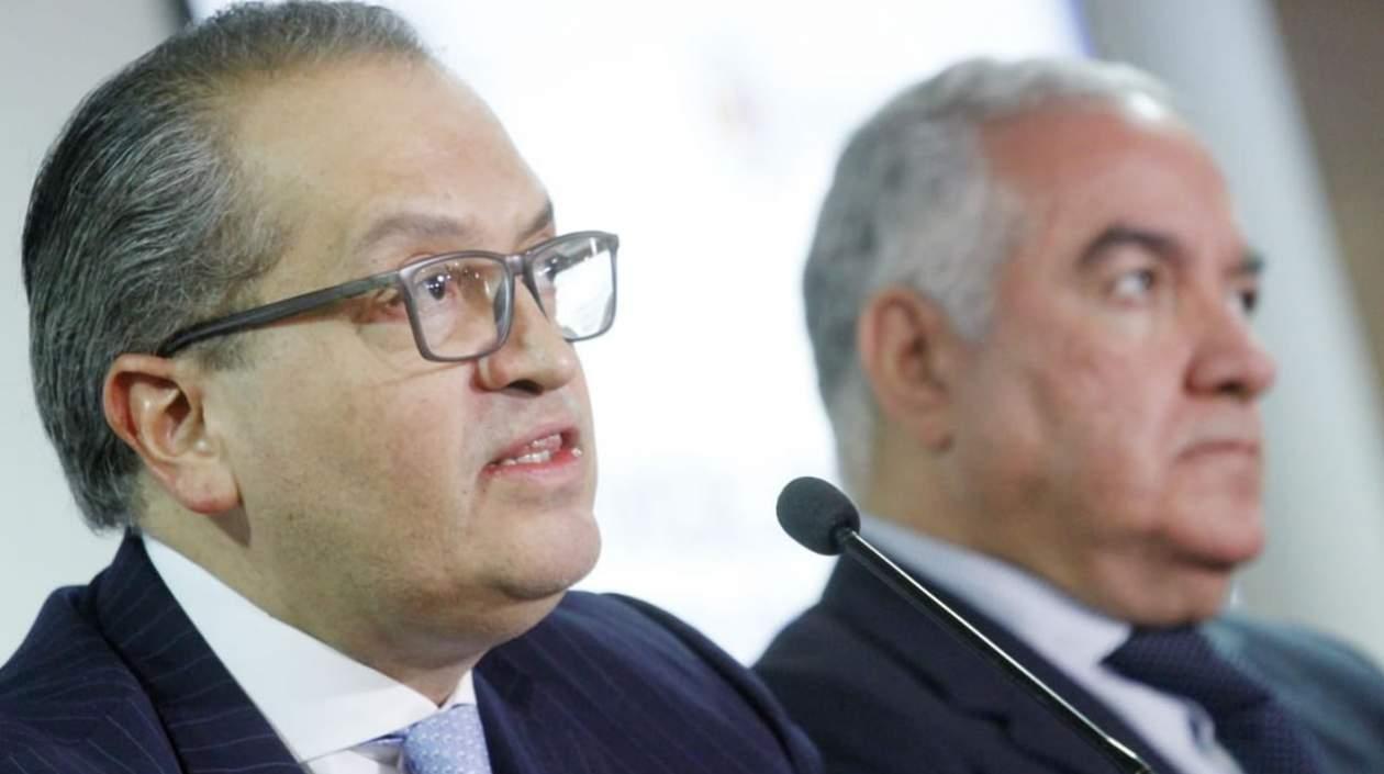 El Procurador General de la Nación, Fernando Carrillo Flórez,  Contralor General de la República, Edgardo Maya Villazó