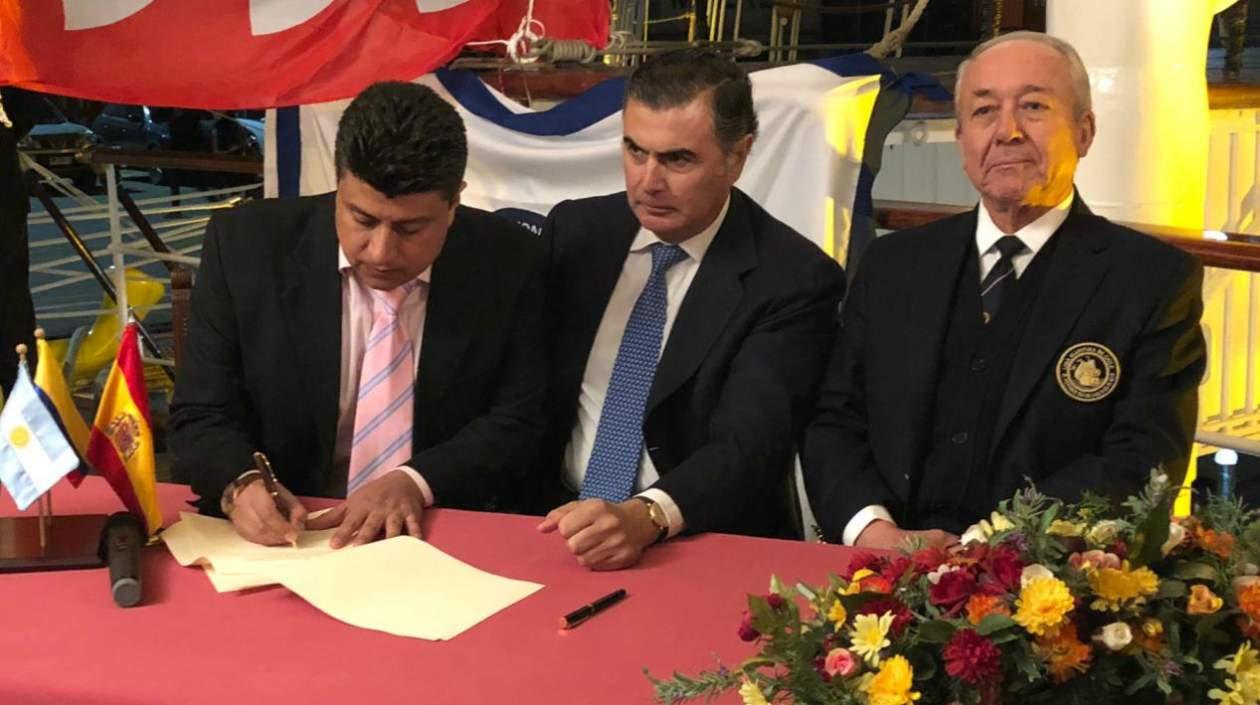 Ingeniero Diego Suero Pérez durante la firma de constitución del Clúster.