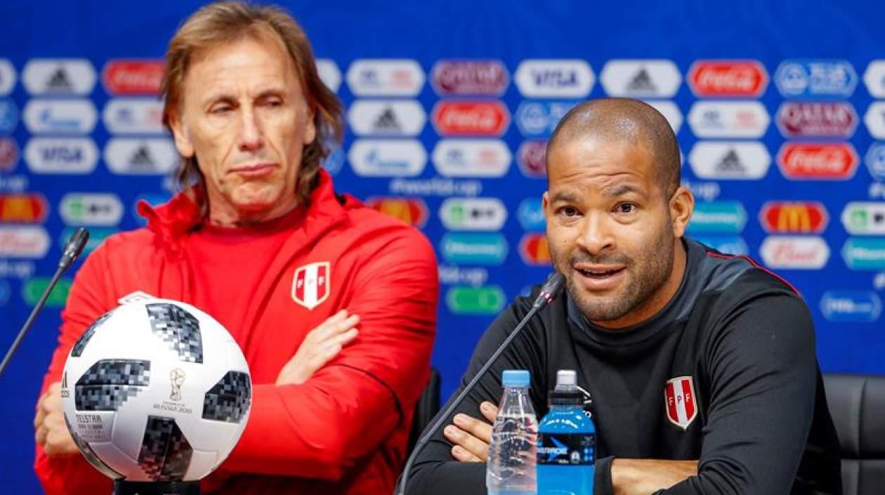 El técnico Ricardo Gareca y Alberto 'Mudo' Rodríguez.