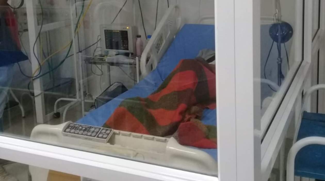 El menor permanece en la UCI de la Clínica La Víctoria.