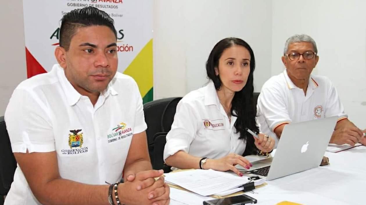 El secretario (e) de Educación de Bolívar, Robinsón Casarrubia, junto a funcionarios del Ministerio de Educación.
