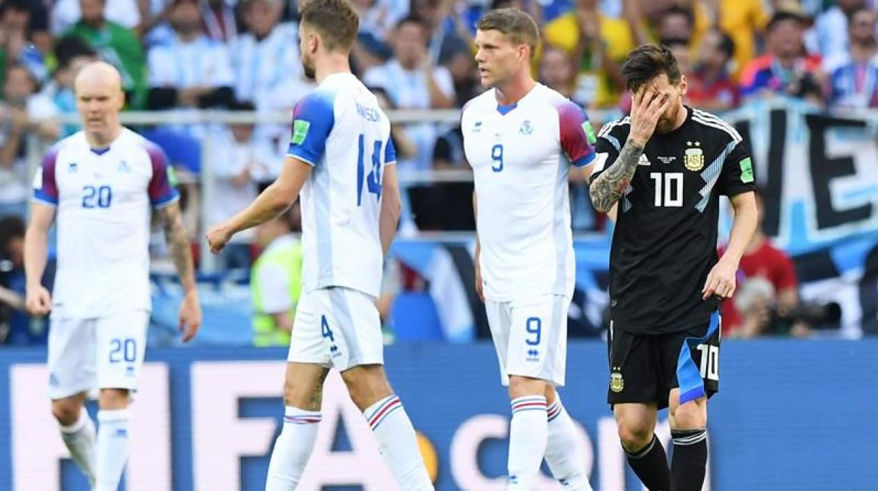 La frustración de Messi después de empatar ante Islandia. 