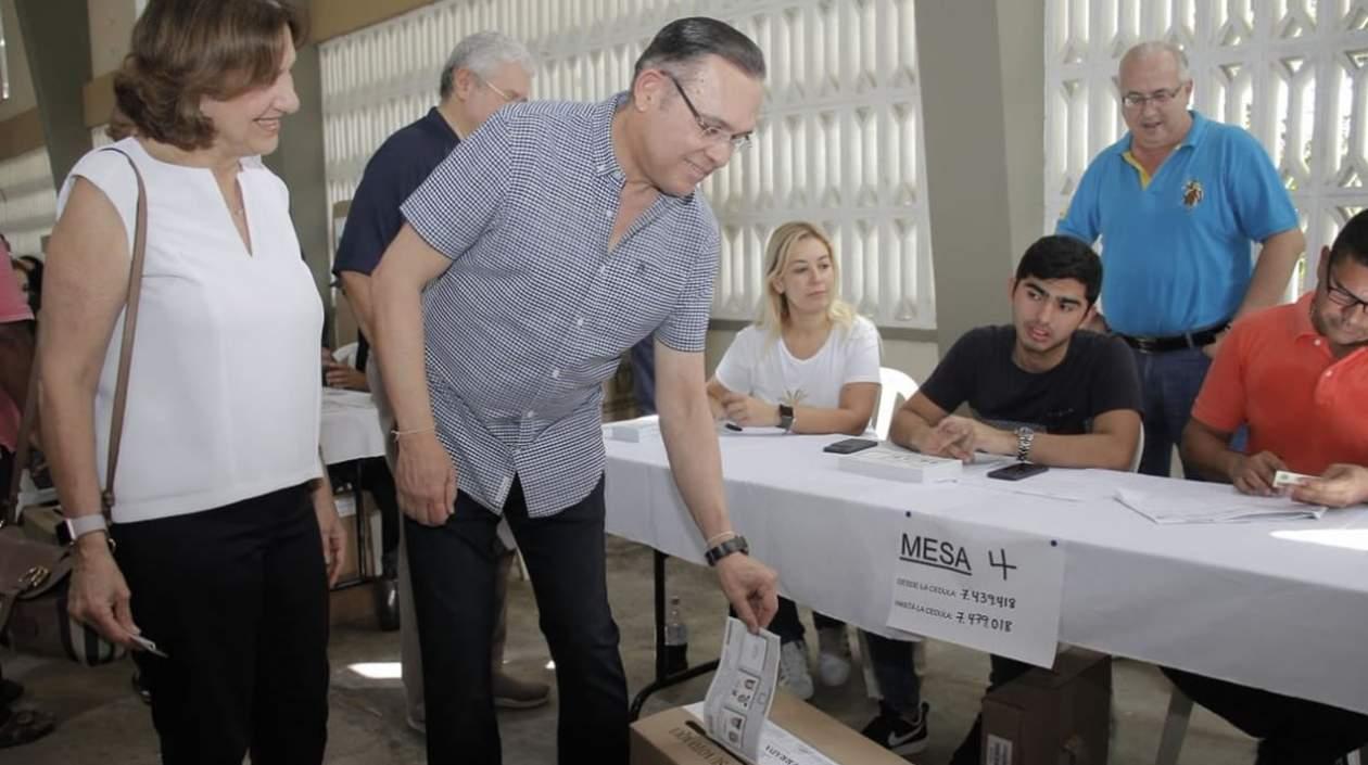 El presidente del Senado Efraín cepeda