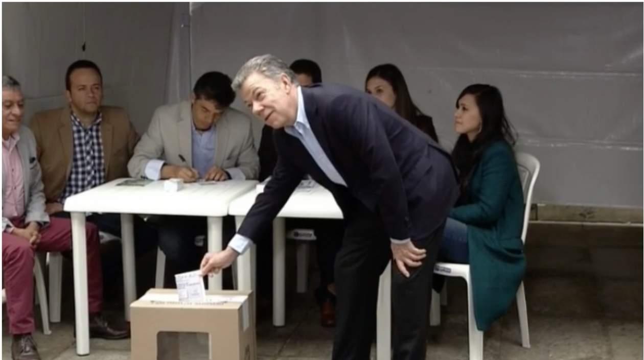 Juan Manuel Santos, presidente, ejerció su derecho al voto.