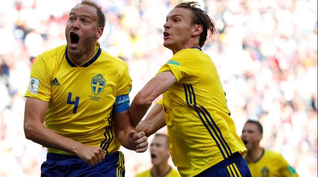 El capitán Granqvist celebrando el gol. 
