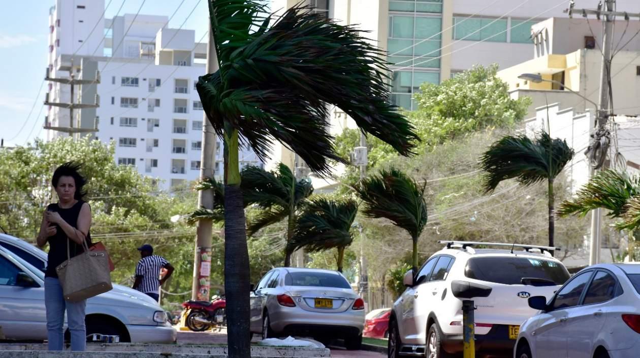 Distrito recomienda estar alerta a los vientos y asegurar los tejados.