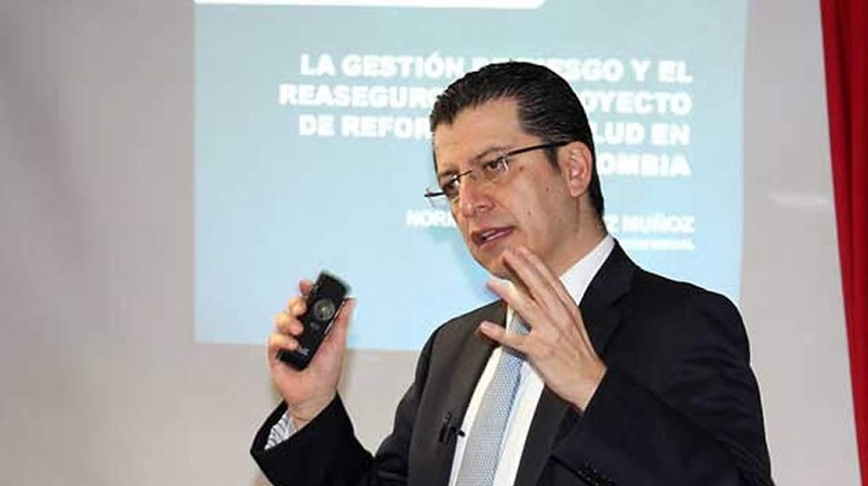 Exsuperintendente Nacional de Salud, Norman Julio Muñoz Muñoz