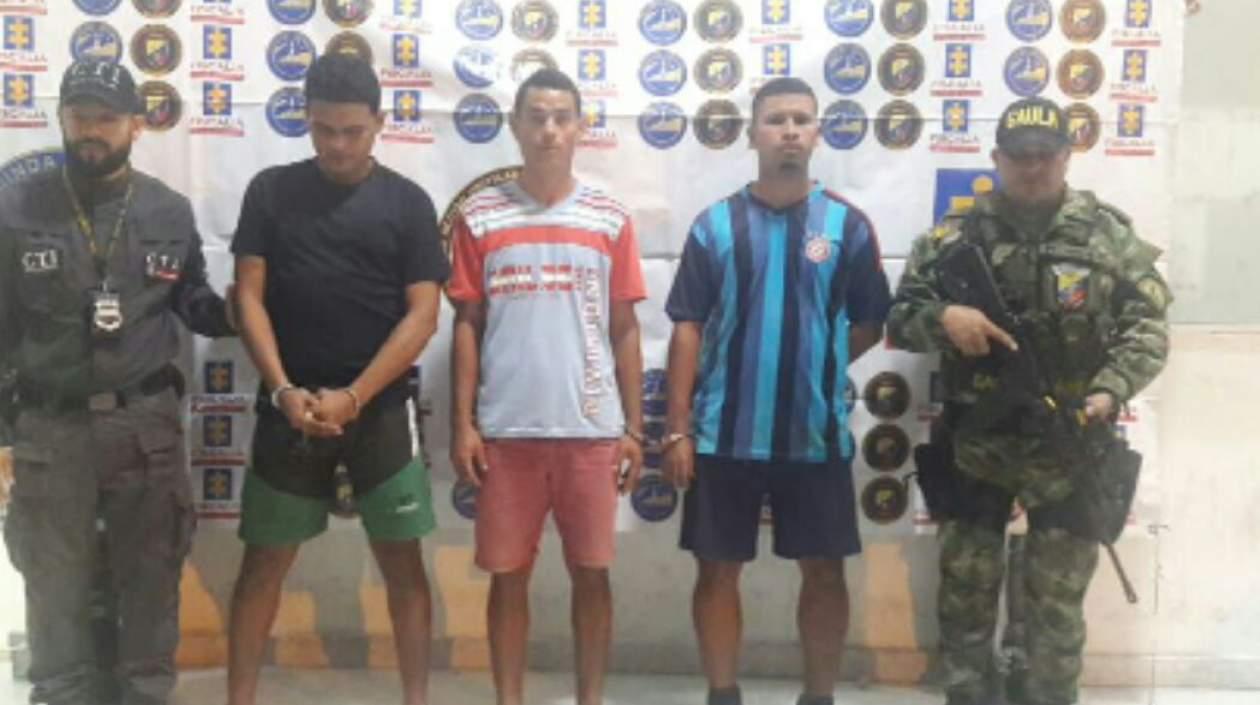 Los tres capturados.