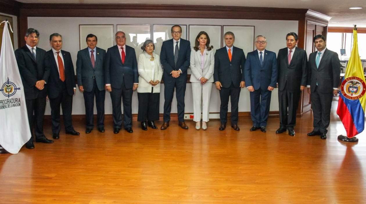 Iván Duque y Marta Lucía Ramírez junto a las autoridades de las altas cortes y entes judiciales.