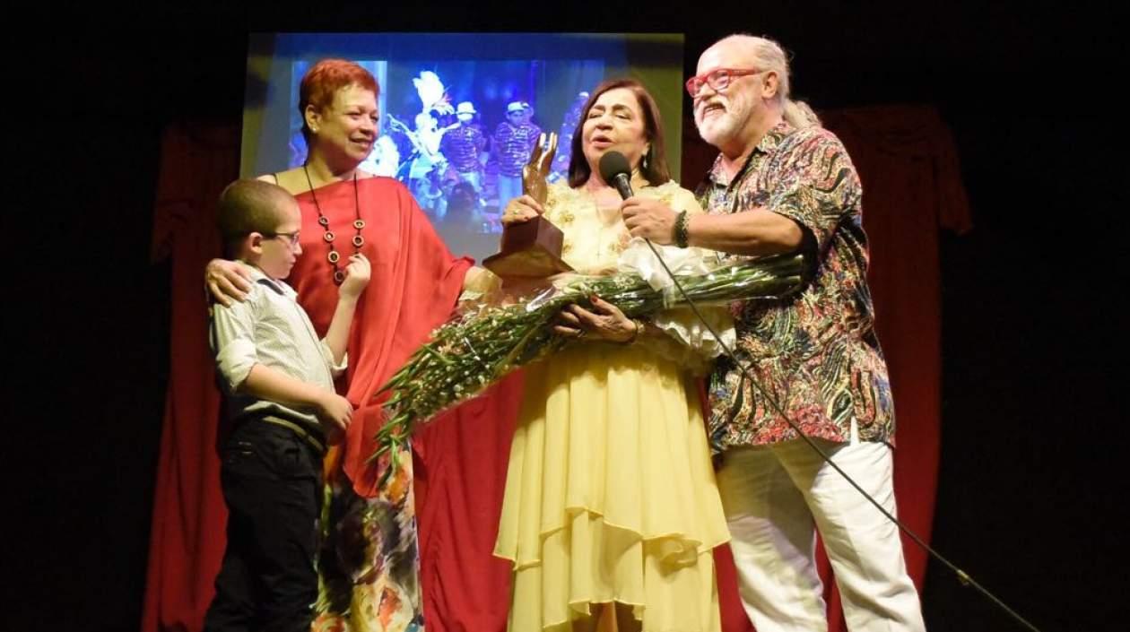 Martha Moreu, Gloria Peña y Darío Moreu.