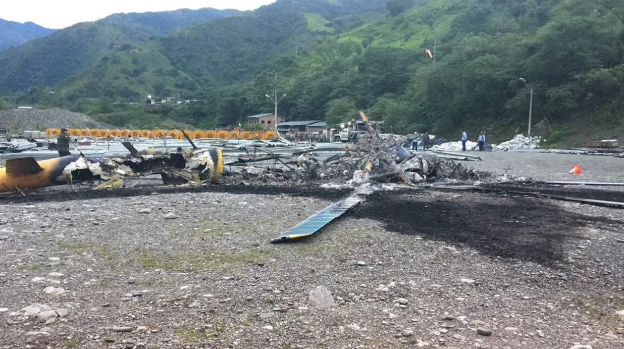 Así quedó el Mi17 quemado por disidencia de las FARC.