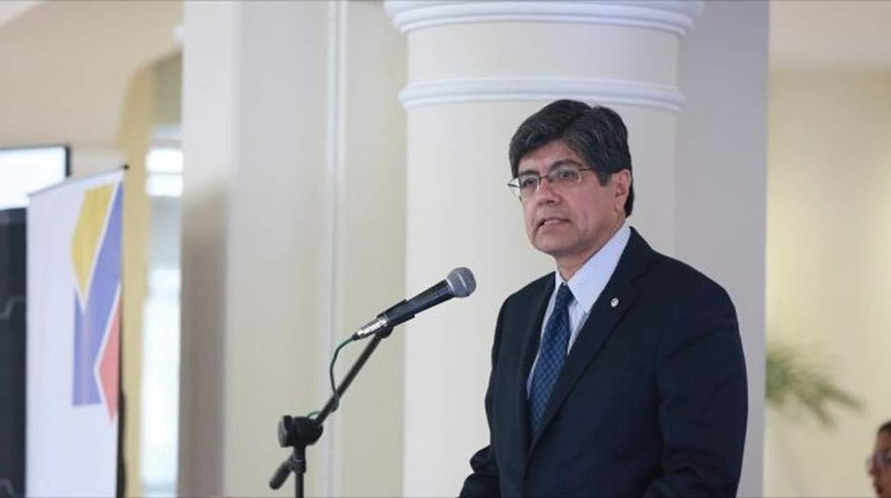 El canciller de Ecuador, José Valencia