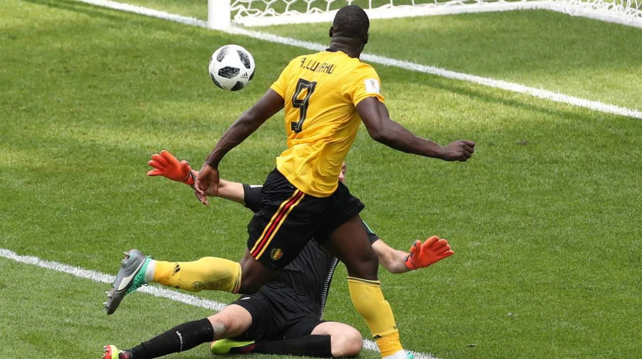 Romelu Lukaku anota uno de los tantos ante la selección de Túnez. 