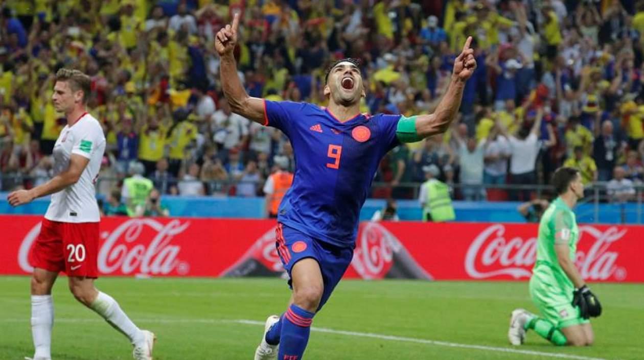 Radamel Falcao García celebra su primer gol en un mundial, ante Polonia.