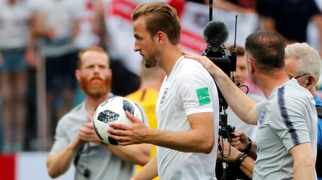 Harry Kane se llevó el balón del partido. 