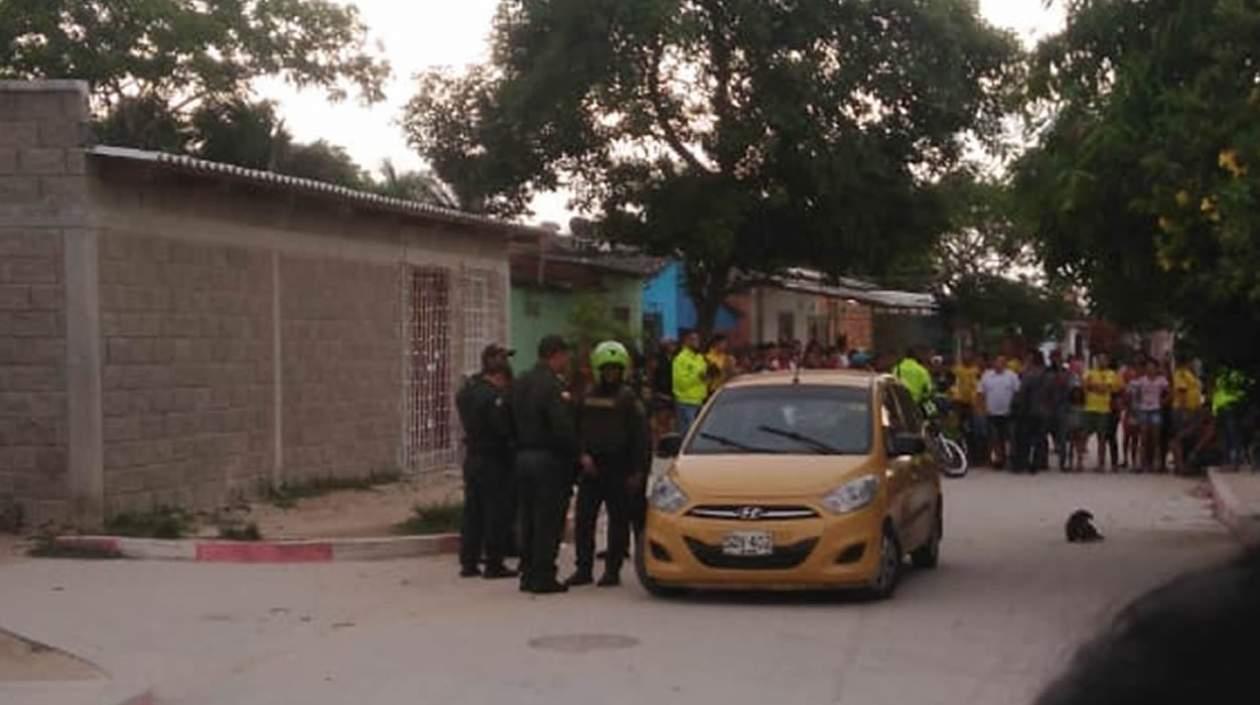 La Policía acordonó el sector en donde fue asesinado el taxista.
