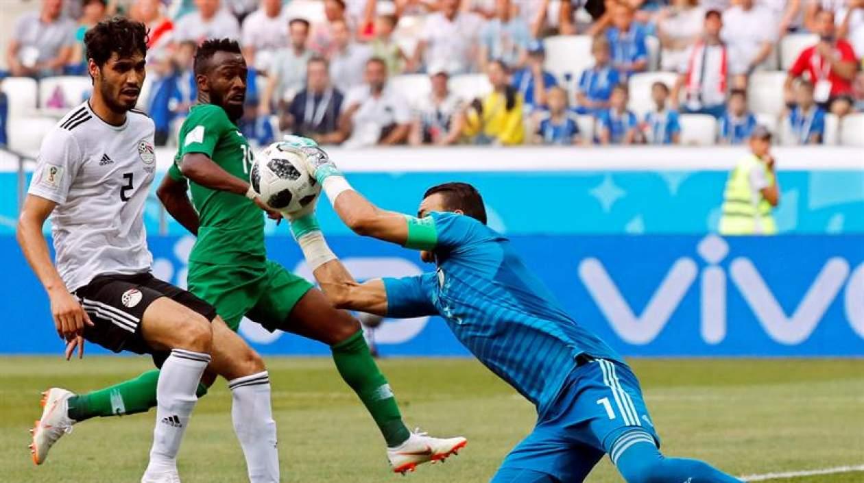 El portero egipcio Essam El-Hadary se convirtió en el jugador más veterano en disputar un mundial. 