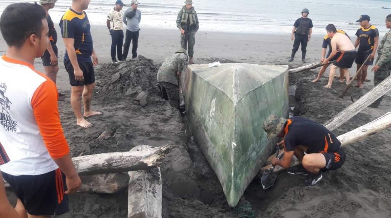 El semisumergible estaba averiado y enterrado.