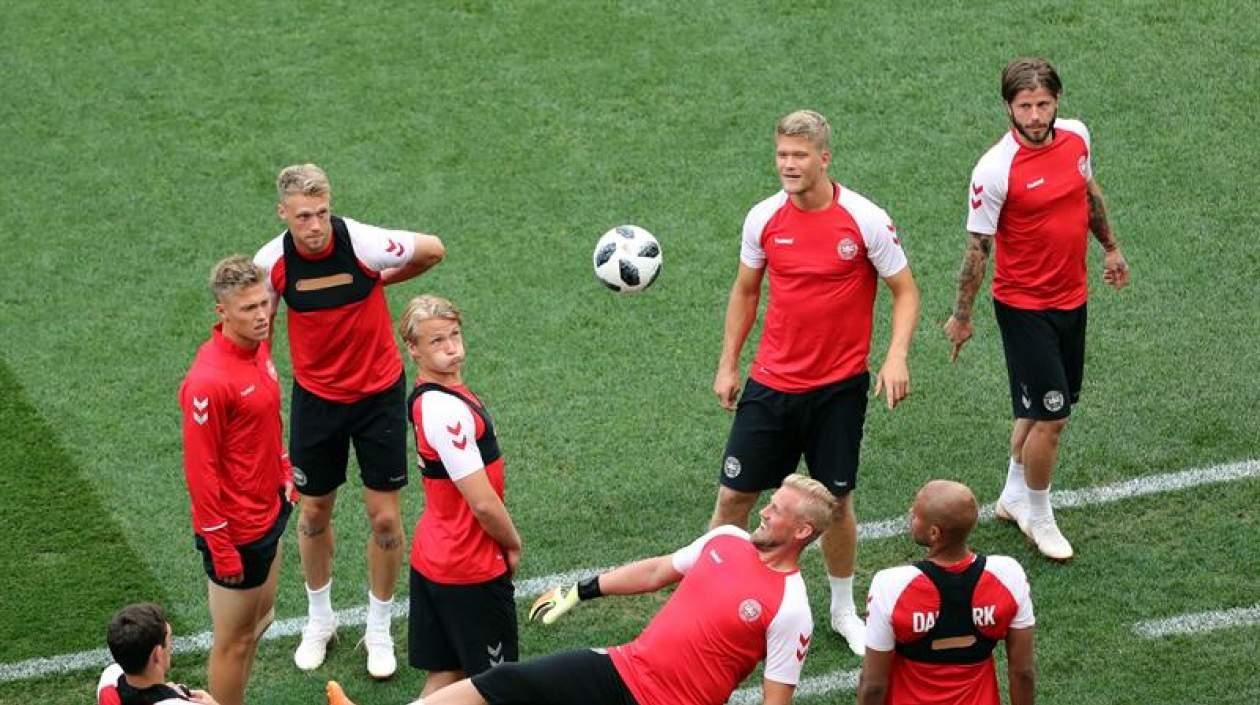 Dinamarca necesita al menos empatar para pasar a Octavos