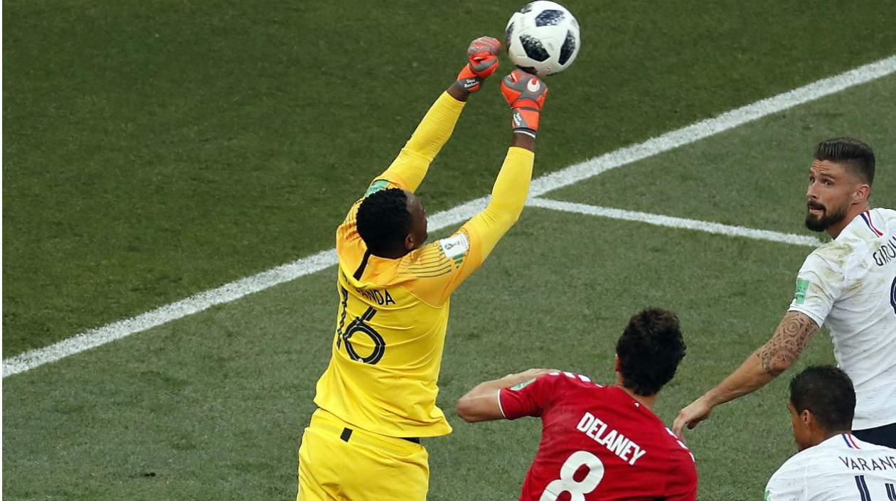 Acción del partido entre Francia y Dinamarca. 