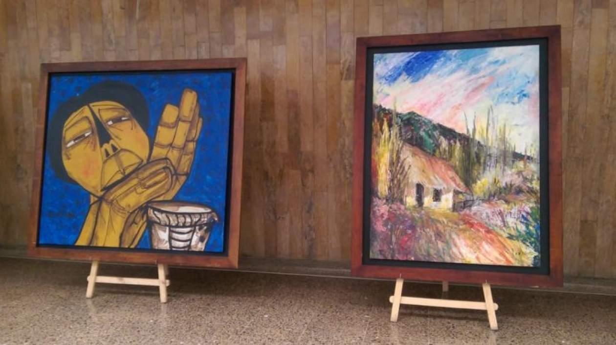 Dos de las pinturas incautadas.