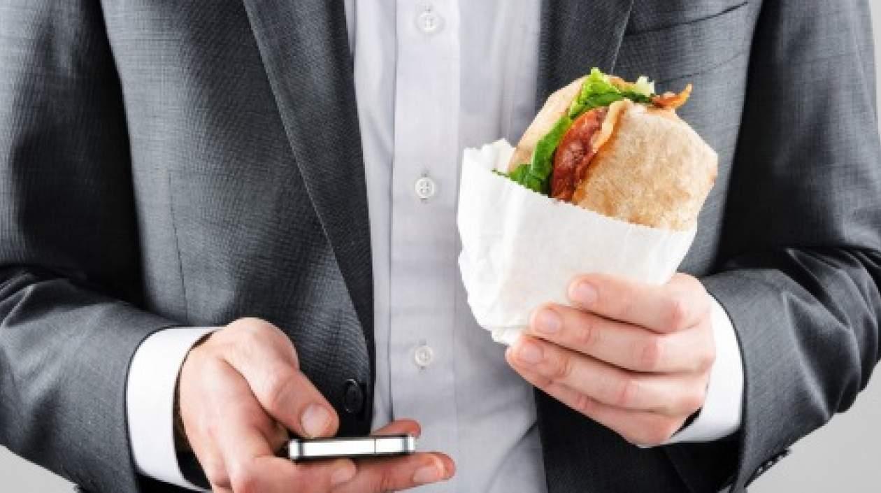 Autoridades abrieron investigaciones sobre los casos de hasta 21 antiguos empleados de la firma, muertos desde 2000.