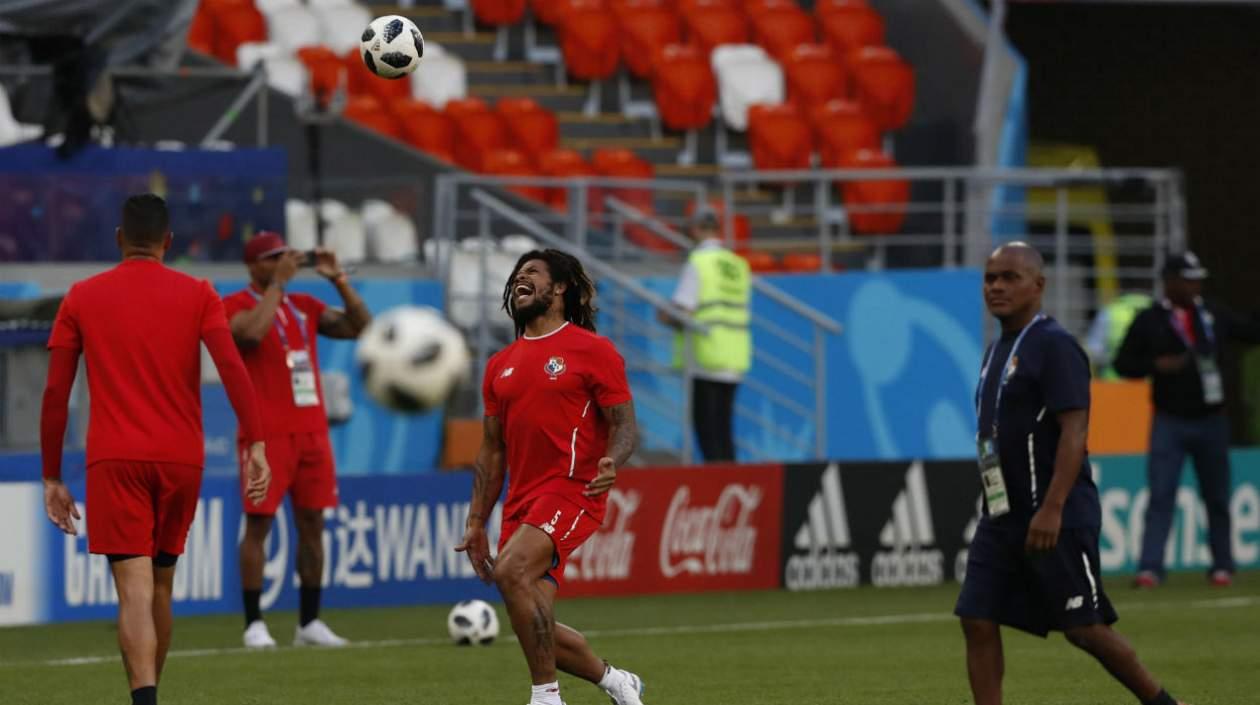 Román Torres se ríe a carcajadas durante un entrenamiento. 