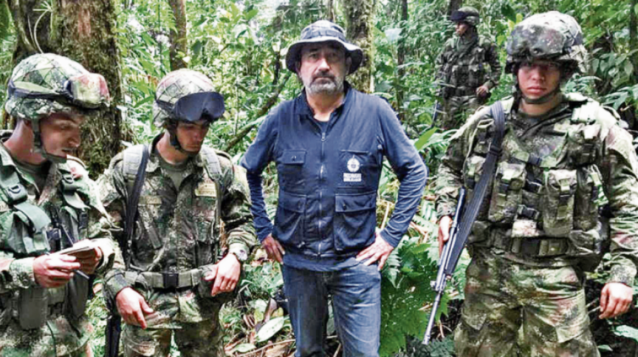 Militares y funcionario que lideró los operativos.