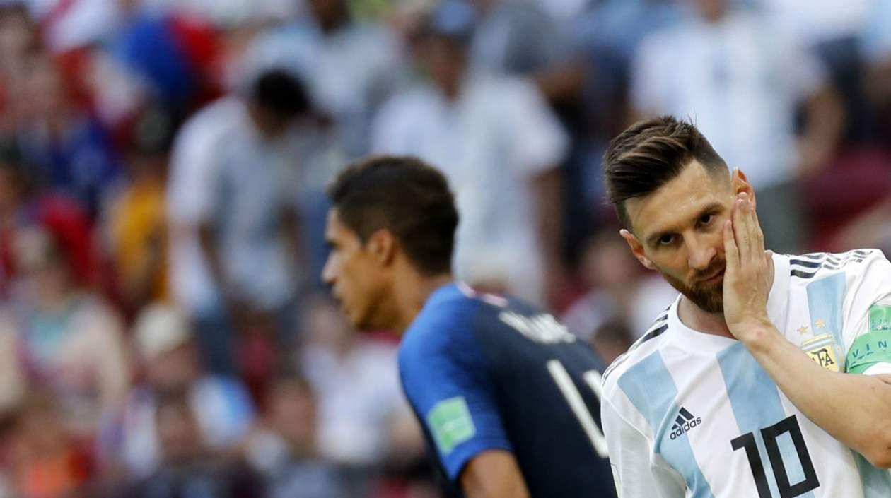 Lionel Messi expresa su frustración en el duelo con Francia. 
