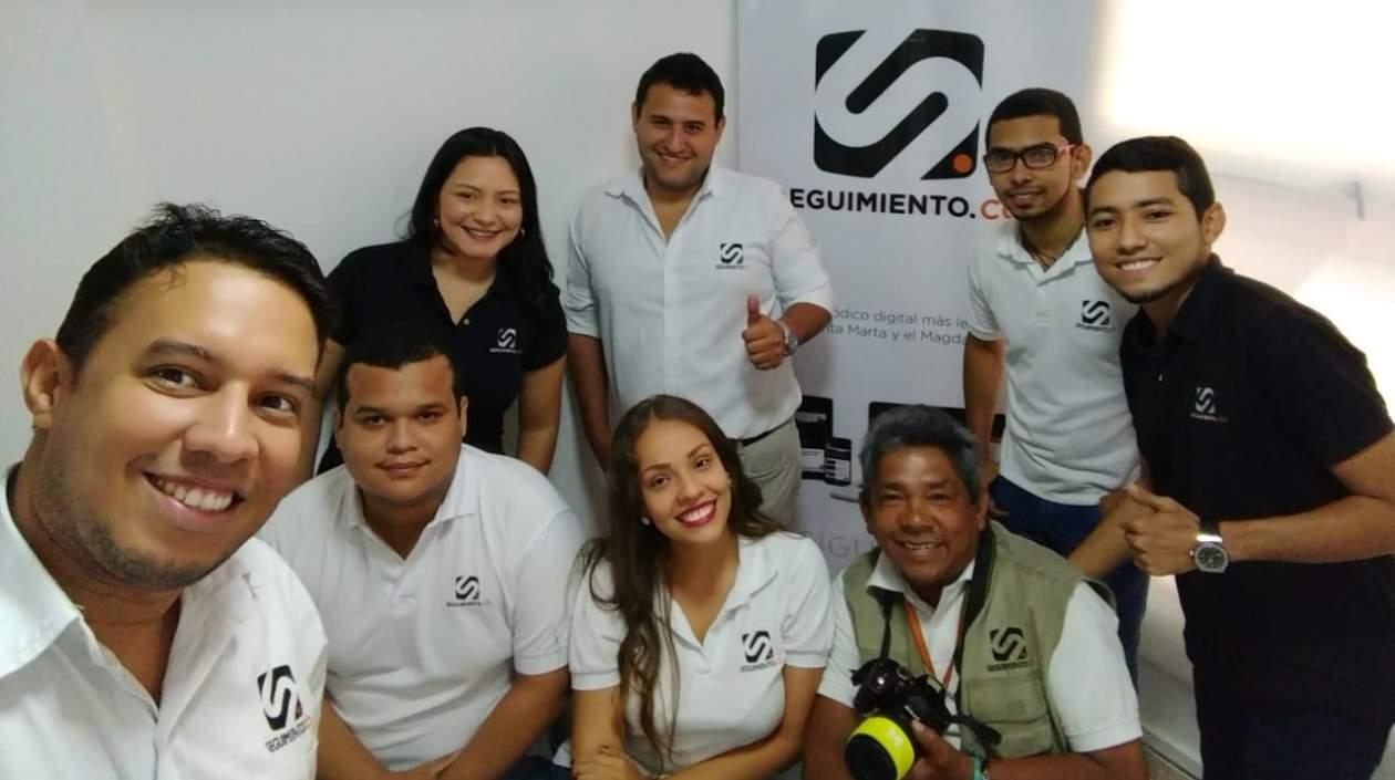 Algunos de los miembros del equipo de Seguimiento.co, llamados también 'los 4 gatos'