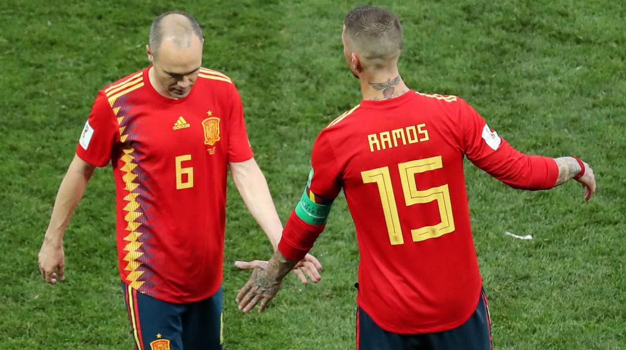 Andrés Iniesta y Sergio Ramos, jugadores finalistas y campeones de Sudáfrica 2010.