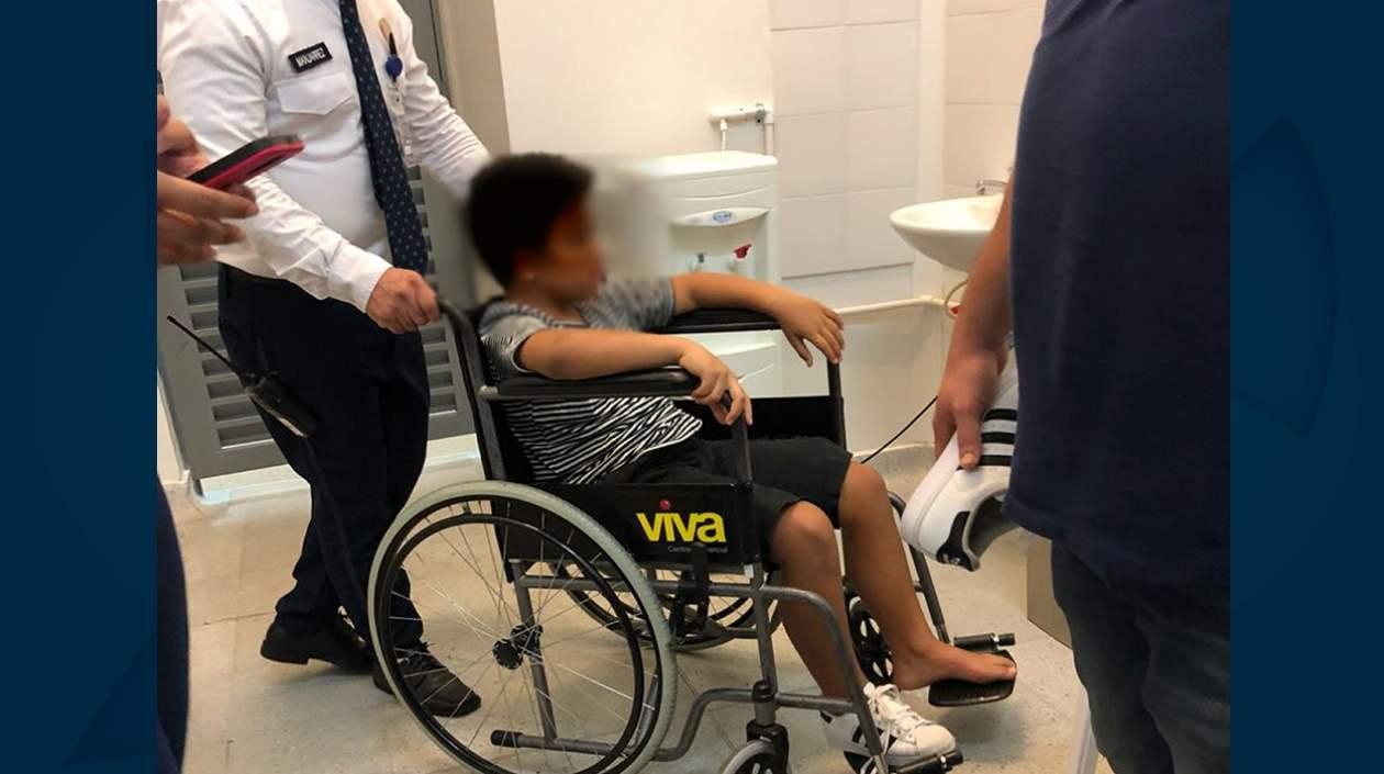 El niño sufrió maltratos en sus piernas.