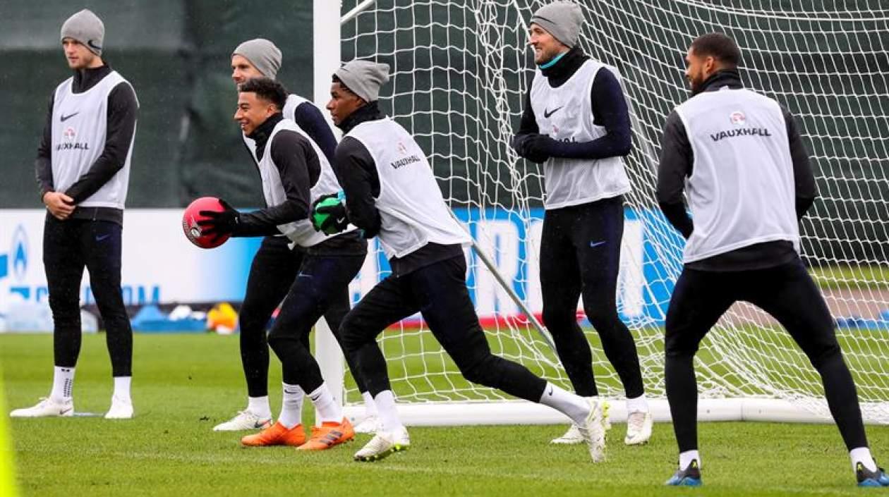 Jugadores de Inglaterra durante una práctica. 