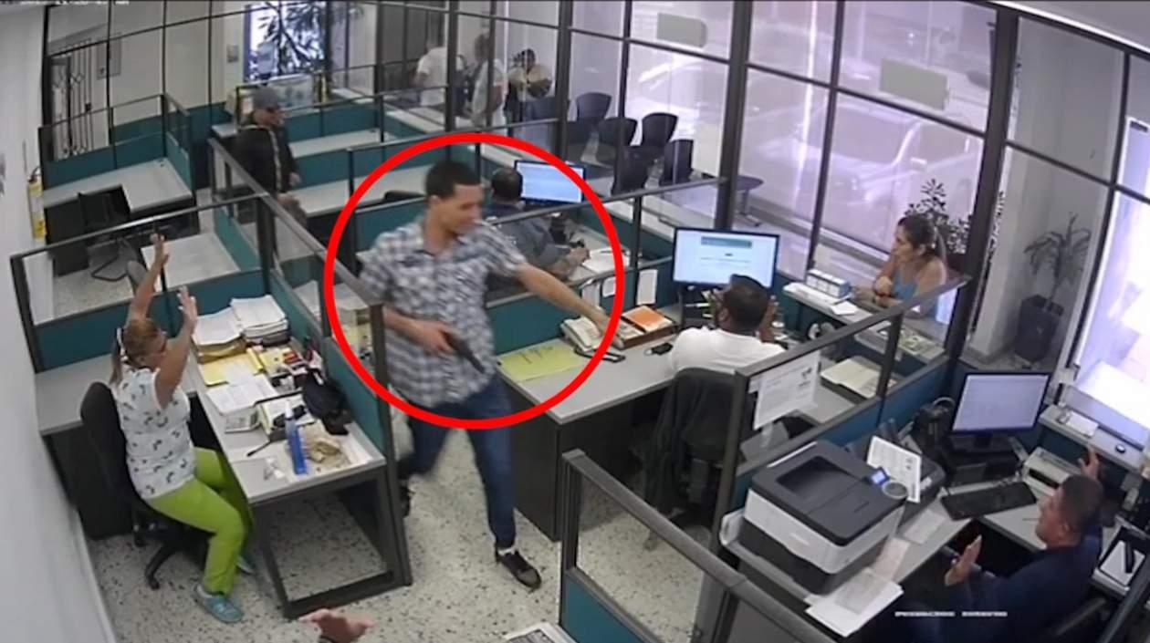 Uno de los atracos ocurrió en una empresa de transporte en la Vía 40.