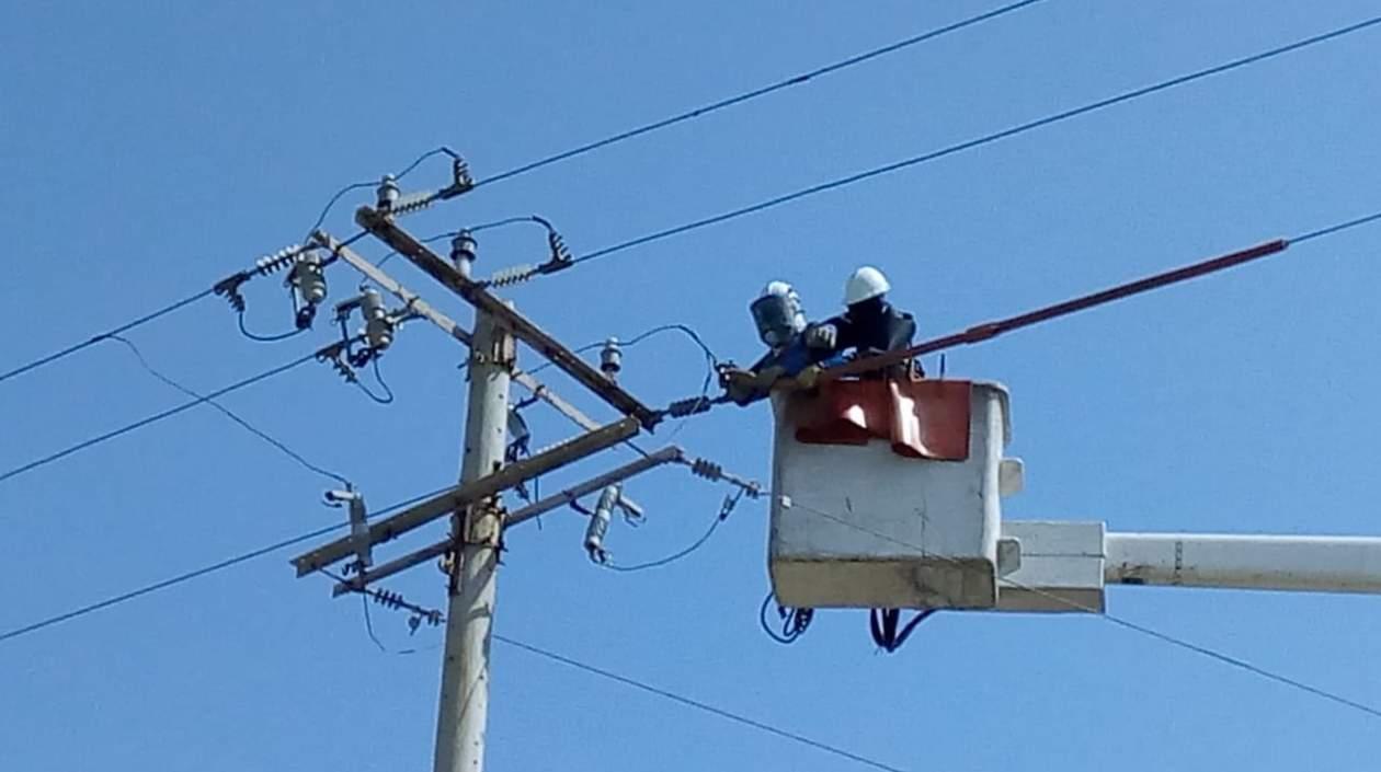 Cambios de redes en el sector residencial a industrial hará Electricaribe en la Vía 40.