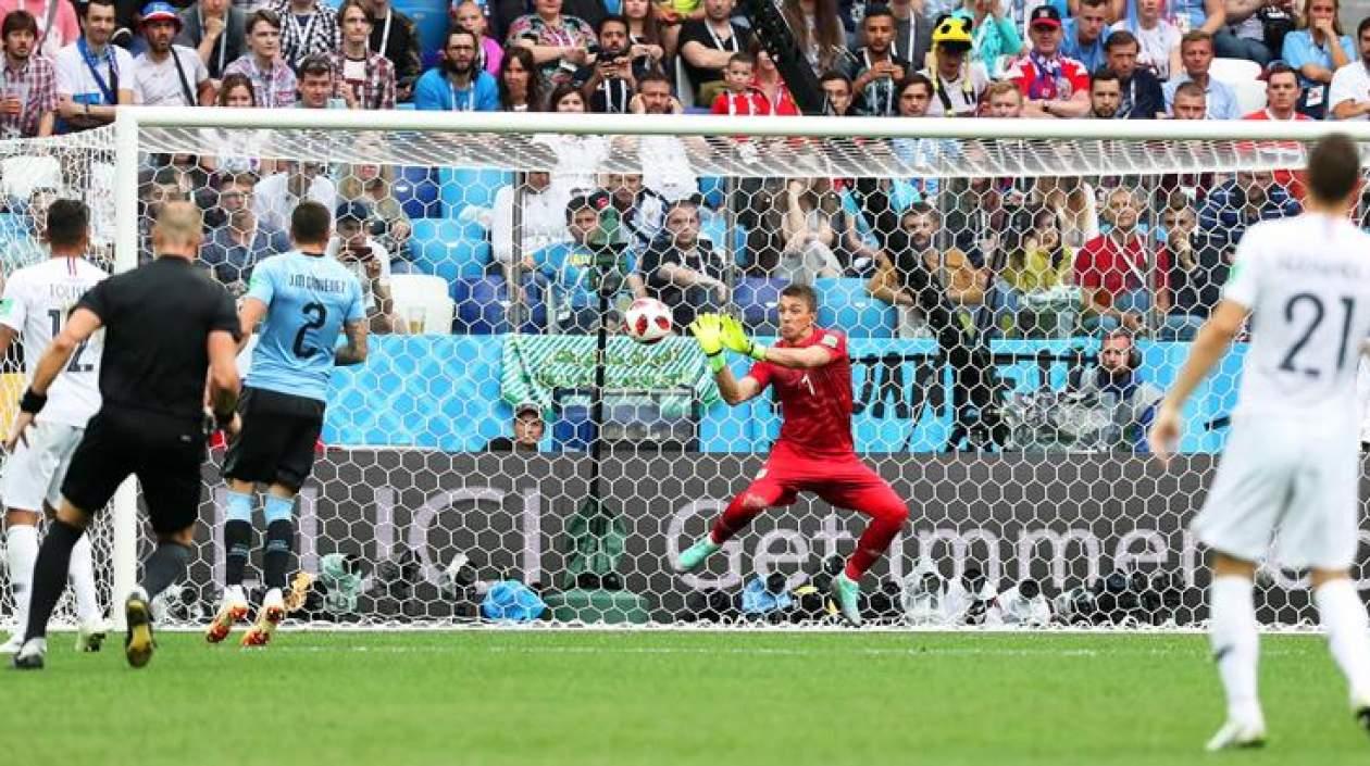 El error de Fernando Muslera en el segundo gol francés. 